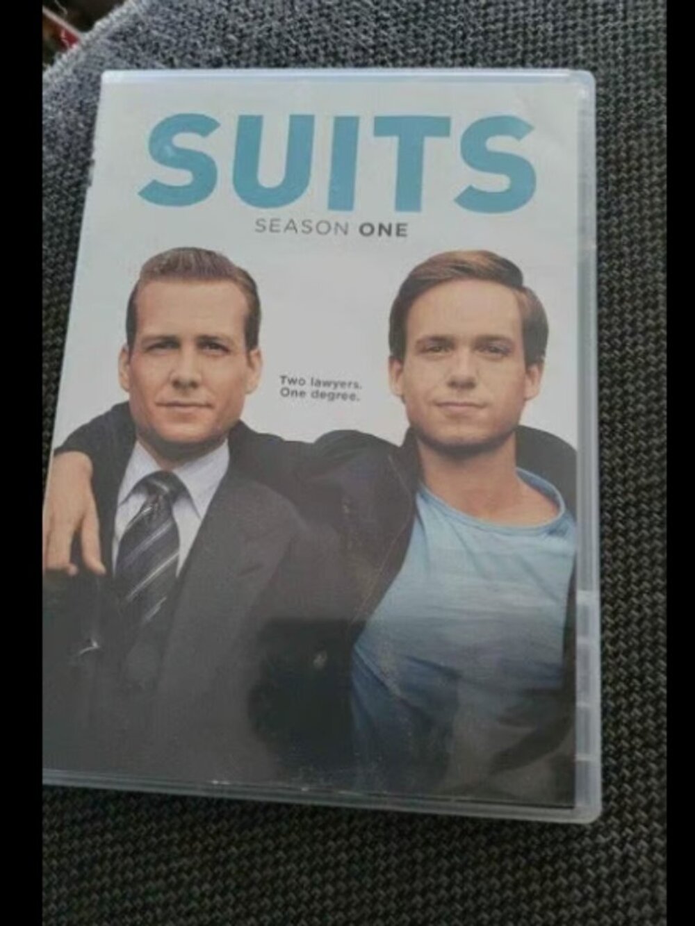 Suits season one DVD